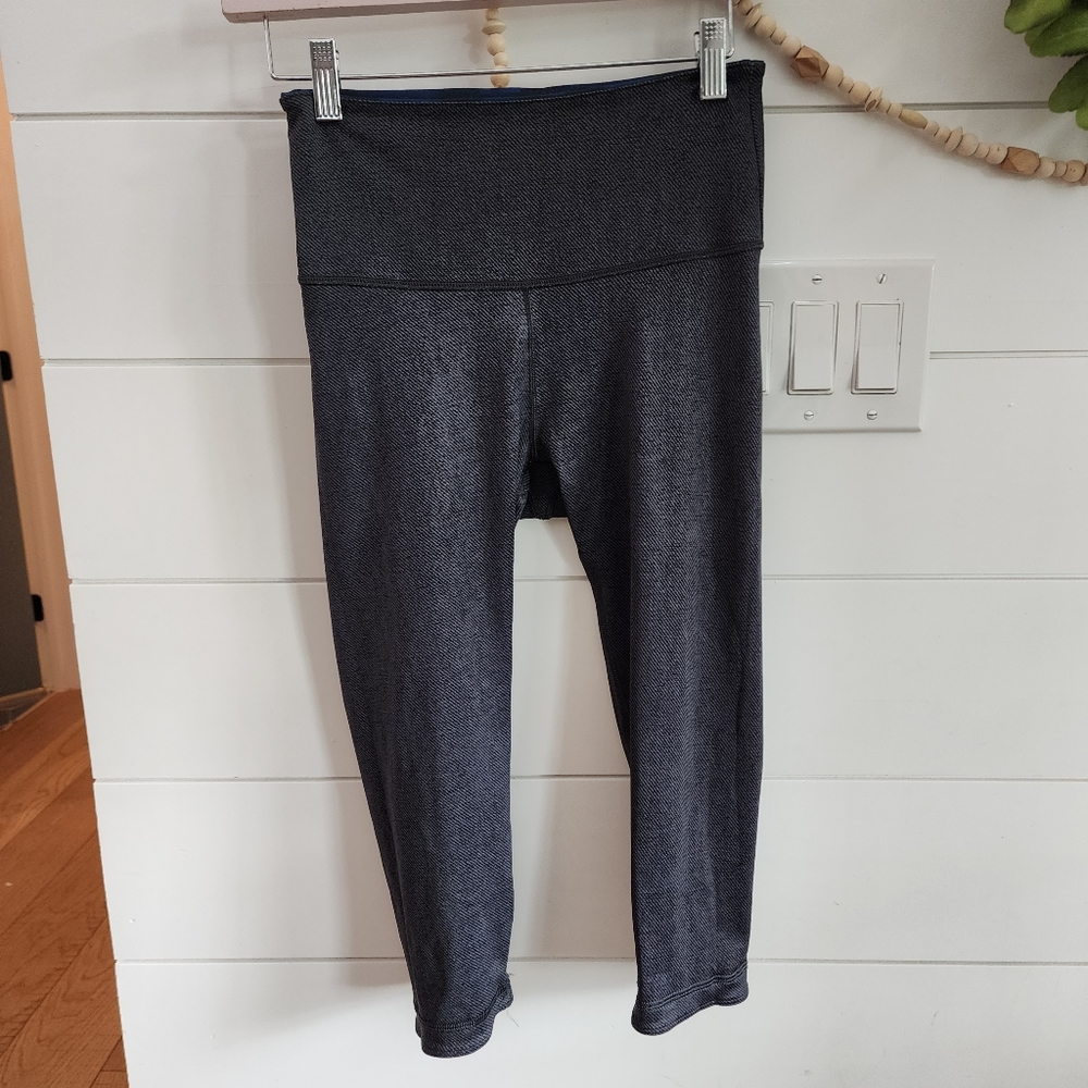 Peloton Bowie High Waist Capri Reversible pyramid sz M - Picture 11 of 16